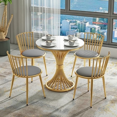 Una elegante mesa de té con base metálica La combinación perfecta de estilo y función