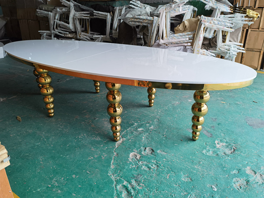 La recepción nupcial oval del estilo del banquete de las tablas de banquete de la boda del MDF presenta las piernas de la bola del oro de los Ss