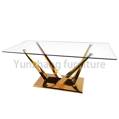El comedor moderno rectangular presenta los muebles de la sala de estar