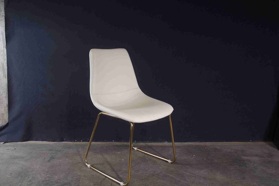 La silla de cena minimalista moderna italiana rellenó las piernas nórdicas simples del metal de las sillas del comedor