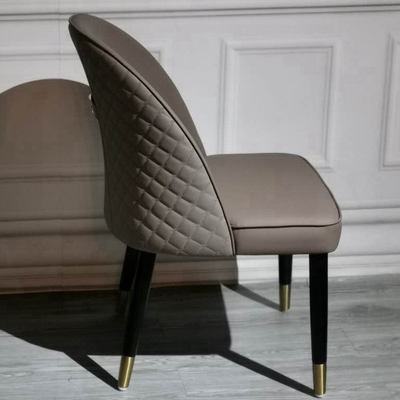 Las sillas modeladas Rhombus exquisito del comedor cubren el marco del hierro con cuero de la cubierta