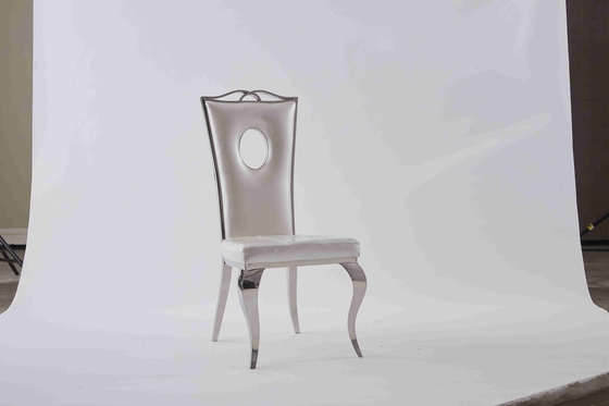 La cena coloreada del terciopelo preside el diseño del hueco de la silla del banquete de la boda para el hogar