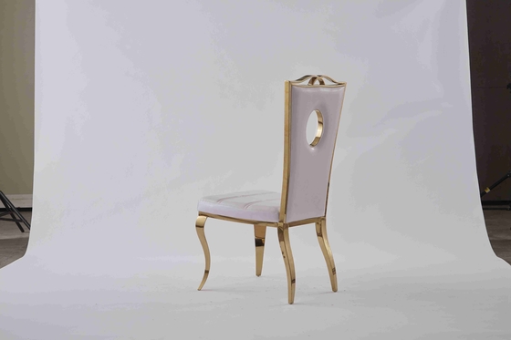 La cena coloreada del terciopelo preside el diseño del hueco de la silla del banquete de la boda para el hogar