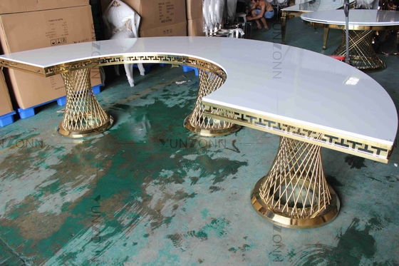 La pequeña mesa de comedor de la luna de mitad de la sobremesa del MDF de la base de la cintura fijó el marco de acero inoxidable para el acontecimiento de la boda