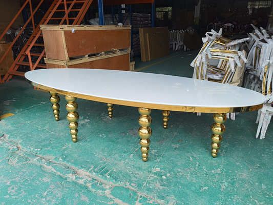 La recepción nupcial oval del estilo del banquete de las tablas de banquete de la boda del MDF presenta las piernas de la bola del oro de los Ss