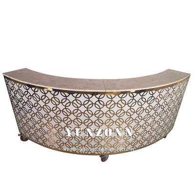 Buen precio Mostrador de barra de boda interior de acero inoxidable dorado de lujo moderno con ruedas para mesas de bar de eventos en línea