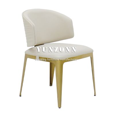 Buen precio Silla de comedor tapizada nórdica con patas de acero inoxidable, silla de comedor de lujo de cuero PU cromado en línea