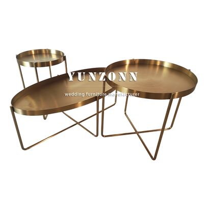 Buen precio Dorado acabado de metal de hierro de forma ovalada decoración de la habitación de invitados mesa de café mesa lateral mesa de extremo de metal en línea