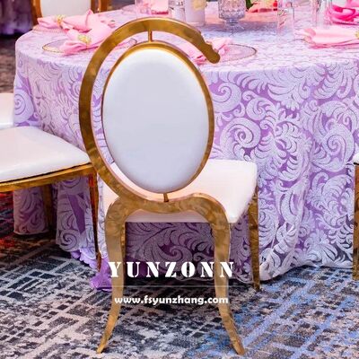 Buen precio Silla de boda de diseño nuevo y único para decoración Lujosas Chaises Mariage De con pata de acero inoxidable dorado y respaldo ovalado en forma de C en línea