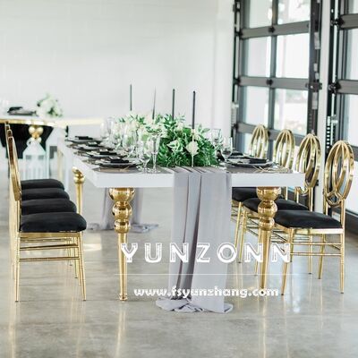 Buen precio Luxury MDF 12 plazas Rectángulo de metal de oro Banquete Mesa de comedor para hoteles Elegante Mesa central en línea