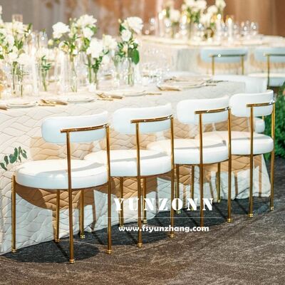 Buen precio Silla de hotel para bodas y banquetes de restaurante apilable con cojín de sherpa y tapicería de tela blanca, sillas decorativas para bodas en línea