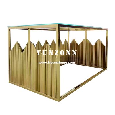 Buen precio Nuevo diseño Foshan Hotel muebles de boda oro de acero inoxidable novia y novio mesa de comedor cuadrada en línea