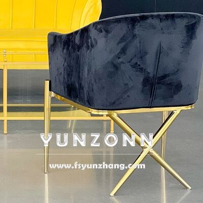 Buen precio Silla de comedor moderna con brazos y patas en X, diseño de acero inoxidable, sillas de terciopelo para hotel en línea