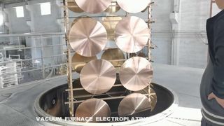 Proceso de chapado en oro al vacío de productos de muebles de oro.